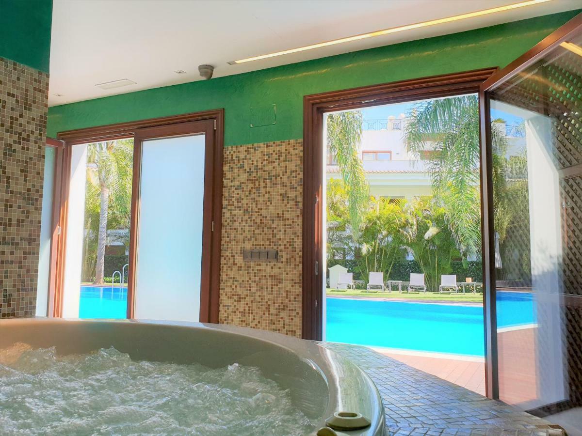 Luxury Apartment Frontal To The Sea In Estepona Doncella Beach Екстер'єр фото